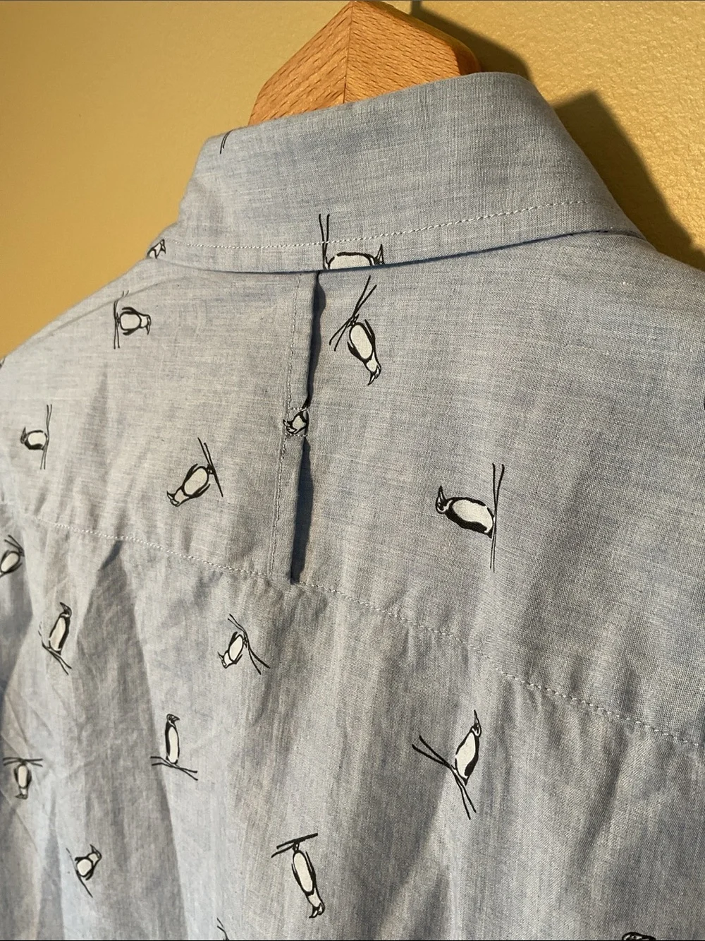 Banana Republic Untucked Slim-Fit Poplin Penguin Button-Down Size M